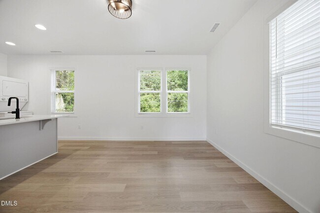 Building Photo - 2815 Wilcox Pl