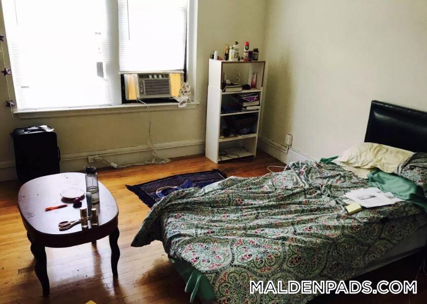 Building Photo - 349 Pleasant St