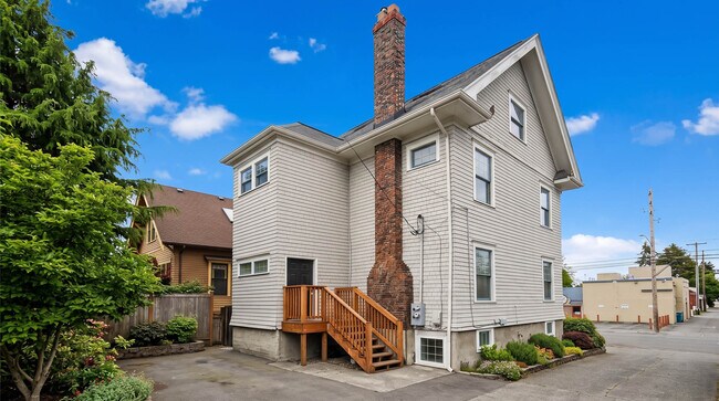Building Photo - 515 W McGraw St