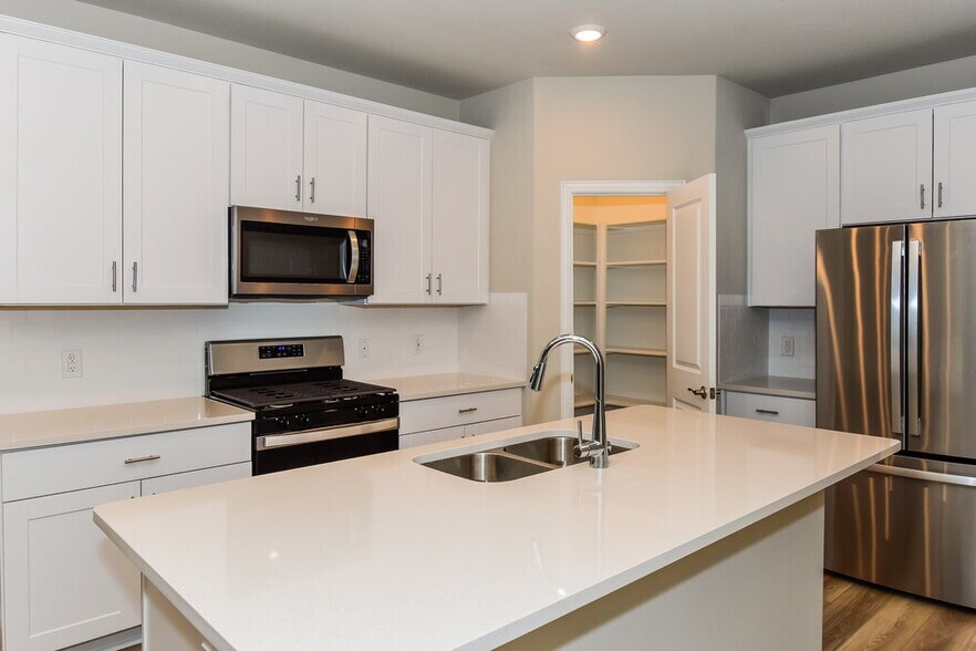 Building Photo - 1212 Green Timber Dr
