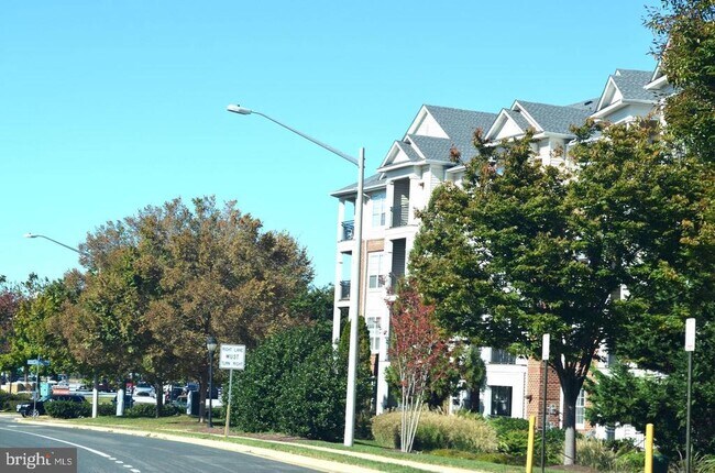 Building Photo - 12937 Centre Park Cir