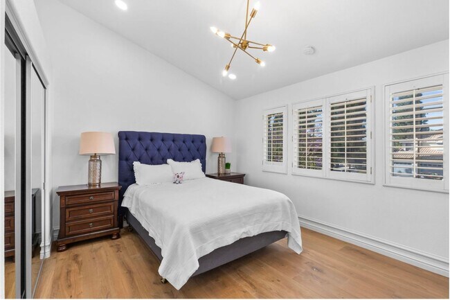 Building Photo - Exquisite Designer 4 Bedroom Home for Rent