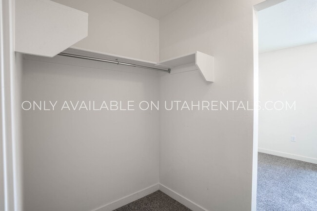 Building Photo - 678 N 190 E