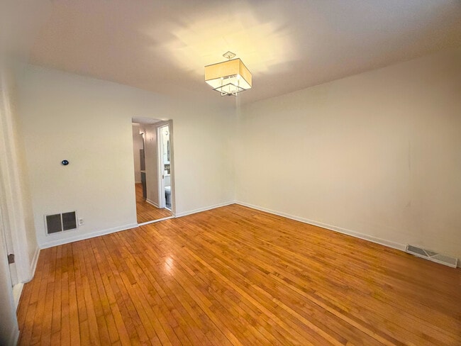 Building Photo - 5017 N Meade Ave