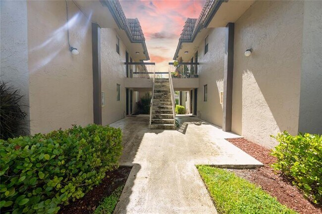 Building Photo - 10710 Royal Palm Blvd