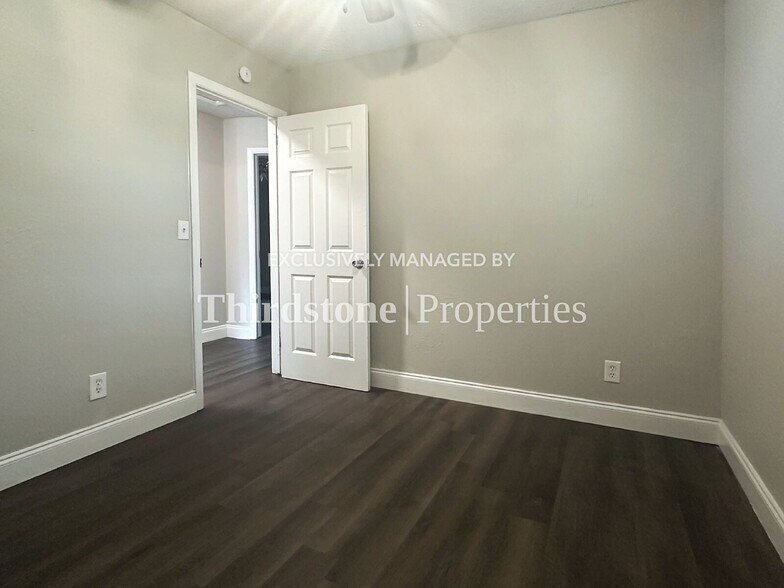 Building Photo - 8544 Oak Leaf Rd