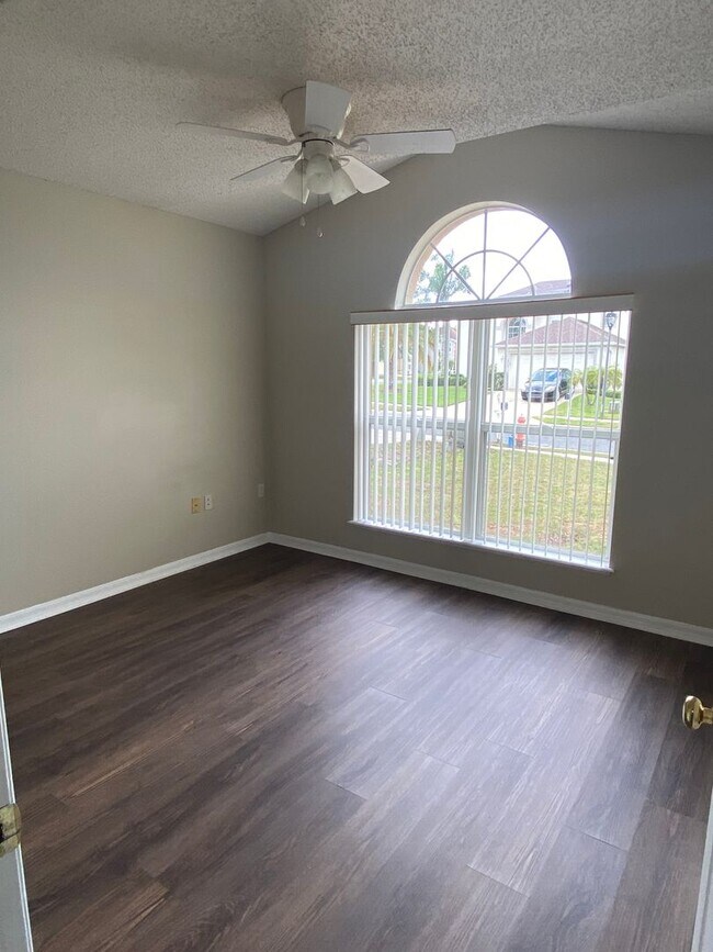 Building Photo - Home for rent