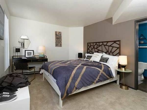 Building Photo - 10925 Bluffside Dr