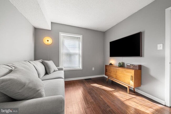 Building Photo - 907 S Rolfe St