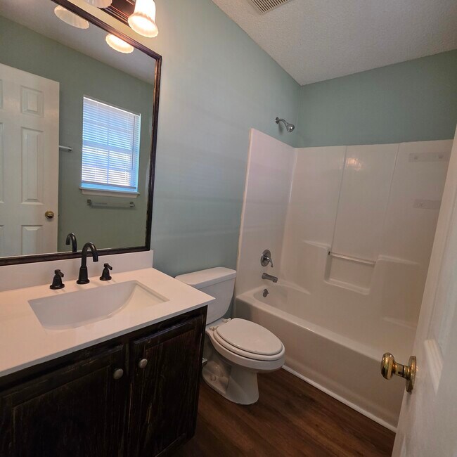 Building Photo - 3114 Fernridge Dr