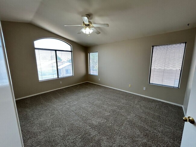Building Photo - Spacious 4-Bedroom 3-Bath Peoria Home with...