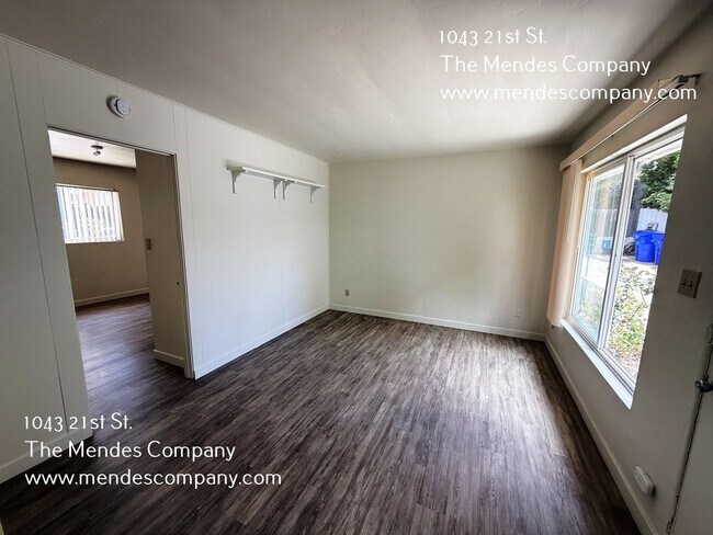 Building Photo - Triplex on 21st