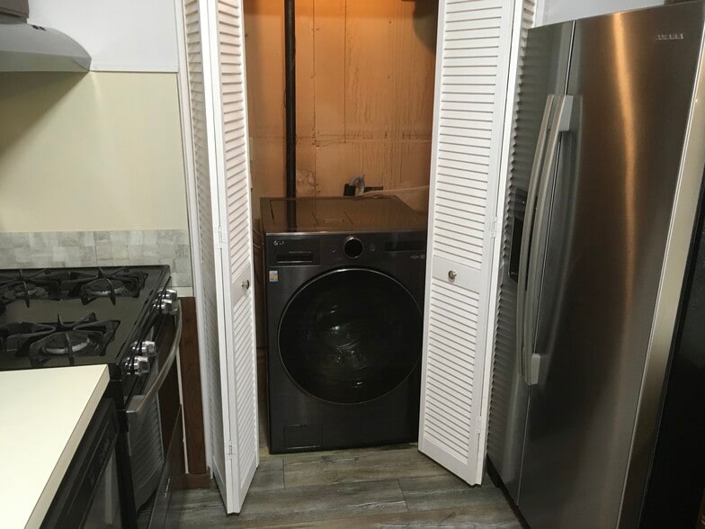 Combination washer/dryer - 4702 Markham Pt