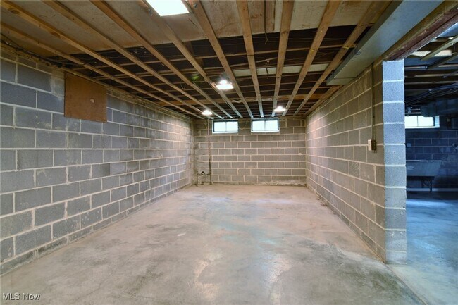 Building Photo - 4025 Ellendale Rd