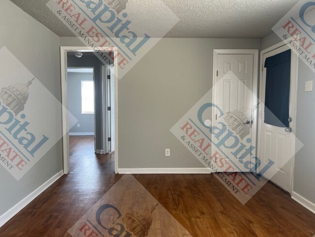 Building Photo - Take the Key!!!