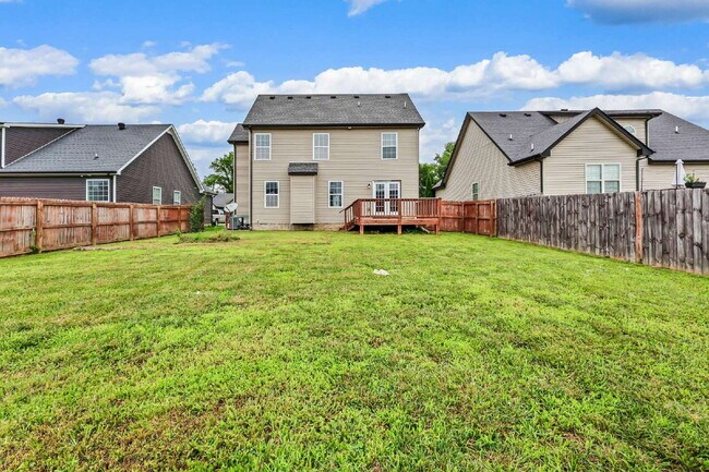 Building Photo - Wonderful 2-story home close to Ft. Campbell