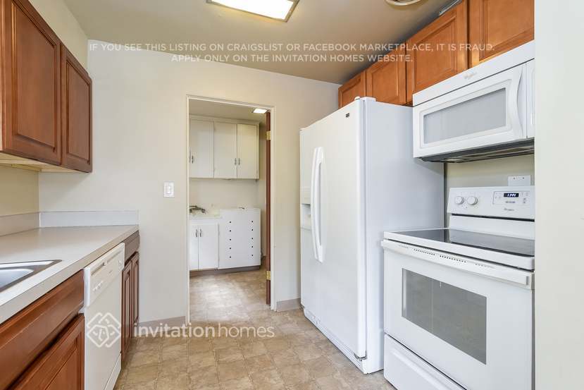 Building Photo - 1706 3rd Ave NW