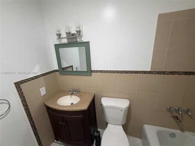 Building Photo - 2200 NE 66th St