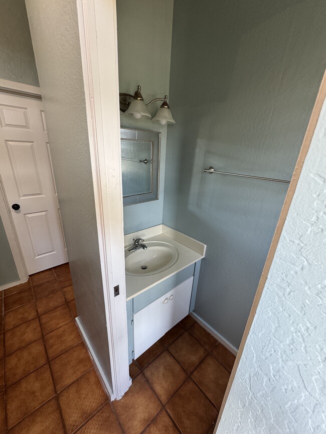 Bathroom Sink - 5305 Puahia Pl