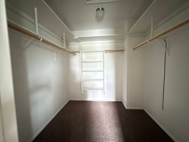 Building Photo - 813 Draco Dr