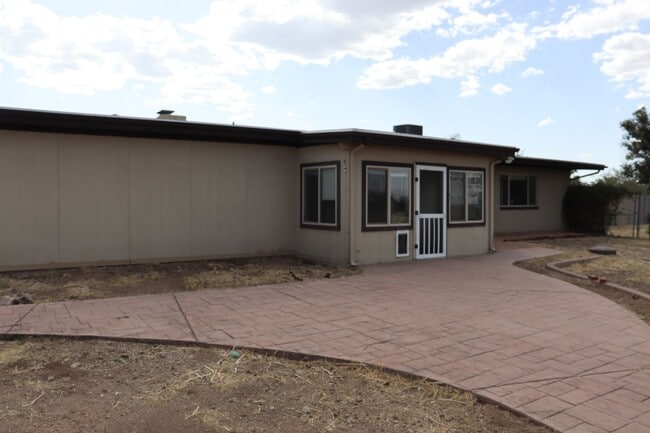 Building Photo - Three bedroom home