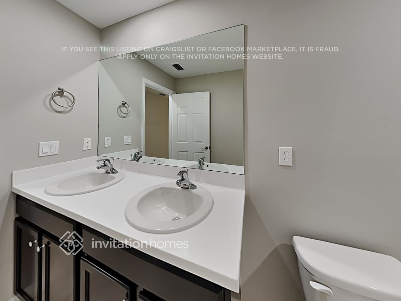 Building Photo - 558 Oldenberg St SW