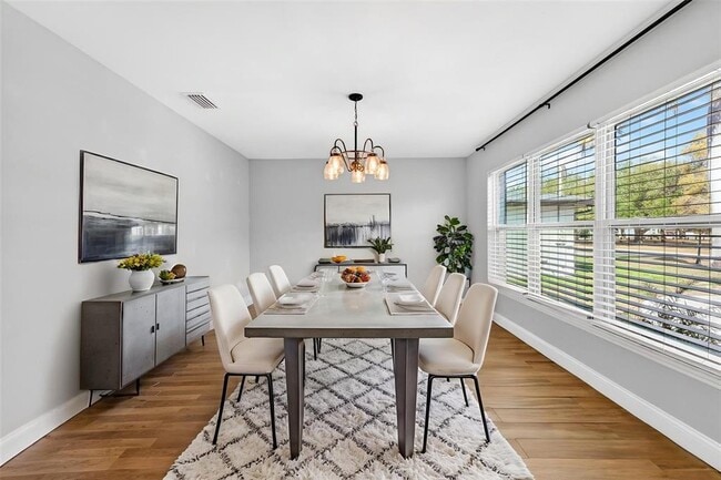 Building Photo - 1012 W Adalee St