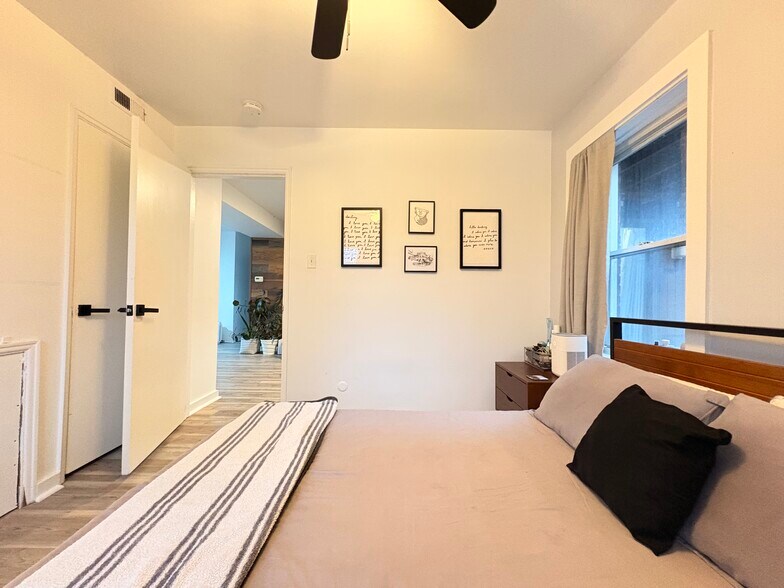 Building Photo - 5737 Hobart St