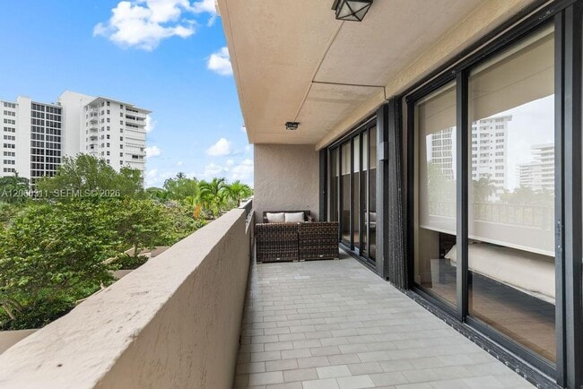 Building Photo - 251 Crandon Blvd