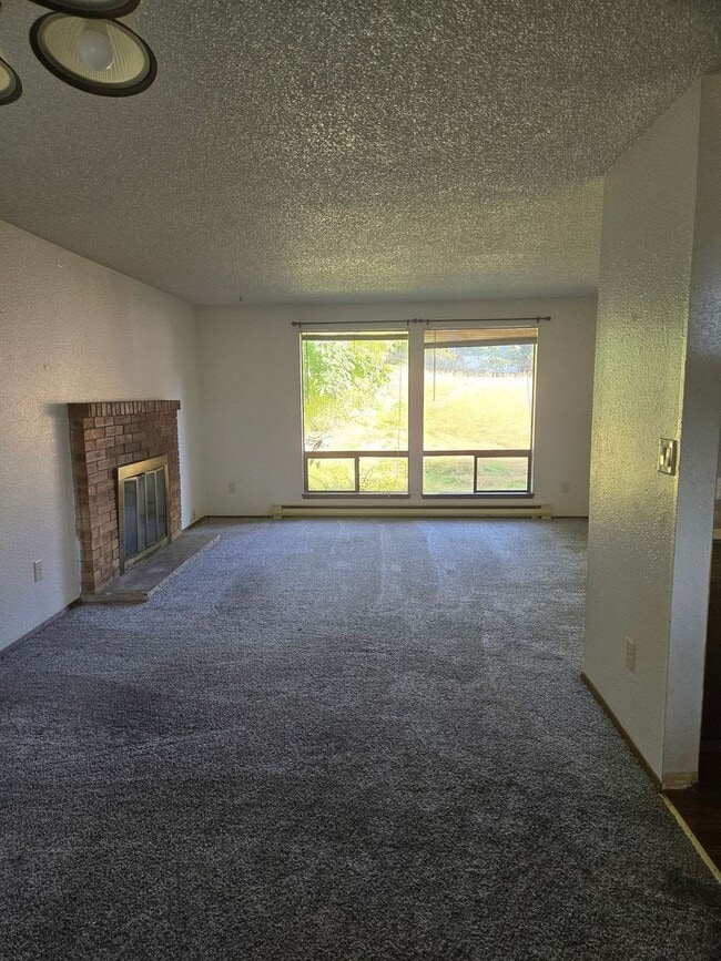 Building Photo - PRELEASING AUGUST 2026: 4 bedroom, 2.5 bathroom House