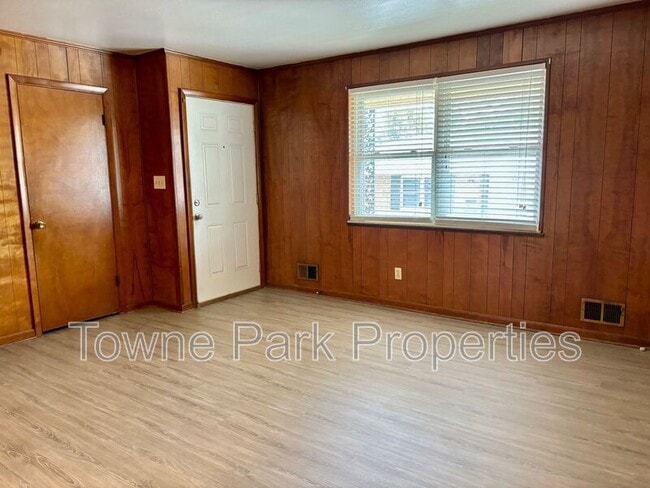 Building Photo - 1753 Davidson Dr