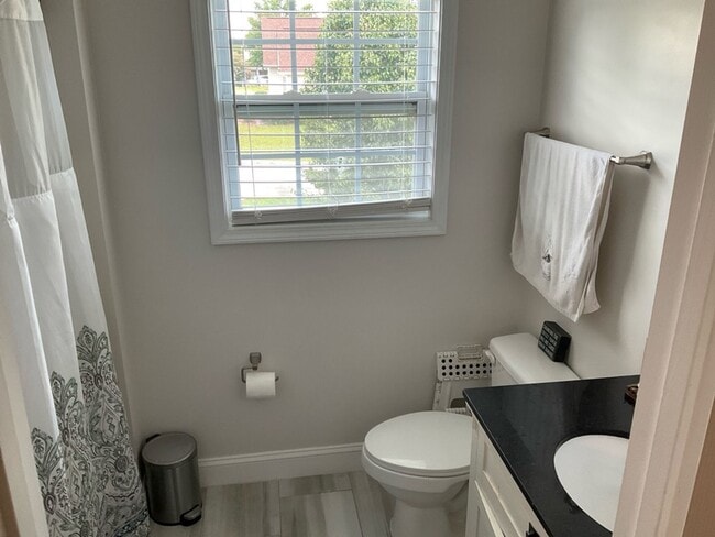 Building Photo - Beautiful 4 Bedroom/  2.5 Bath located in ...