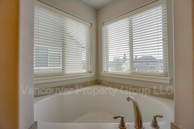 Building Photo - 14303 NE 107th St