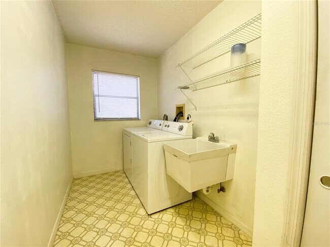 Building Photo - 8992 Hernando Way