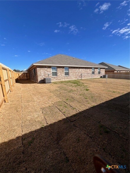 Building Photo - 1614 Risen Star Ln
