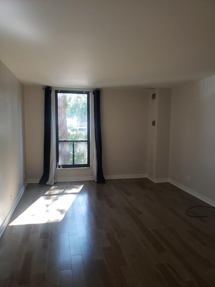 Building Photo - 460 S Marion St Pkwy
