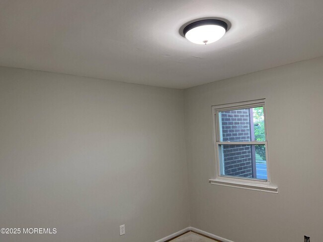 Building Photo - 15 Briar Mills Dr