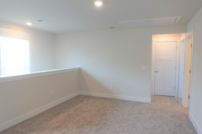 Building Photo - 100 Boren Wy
