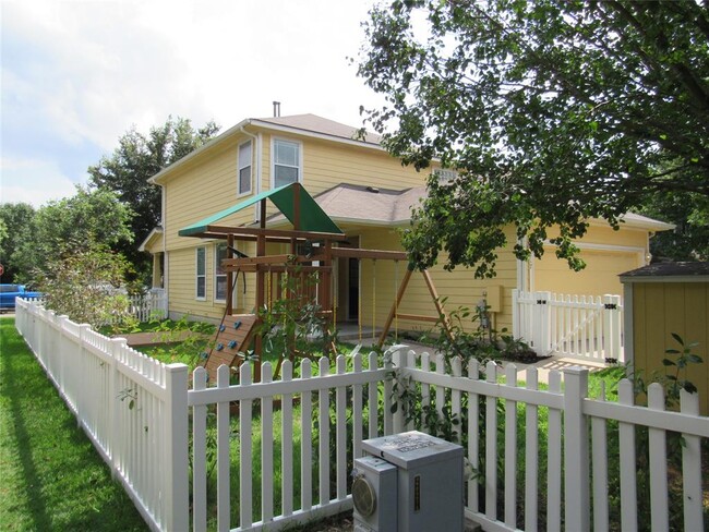 Building Photo - 917 Truman Ln