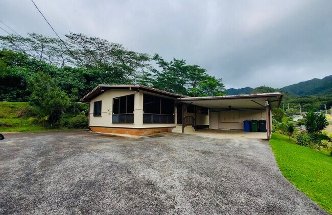 Building Photo - Available April 1 – 3BR Home in Desirable Manoa Woodlawn