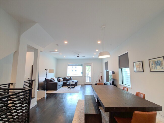 Building Photo - 4307 Schuler St