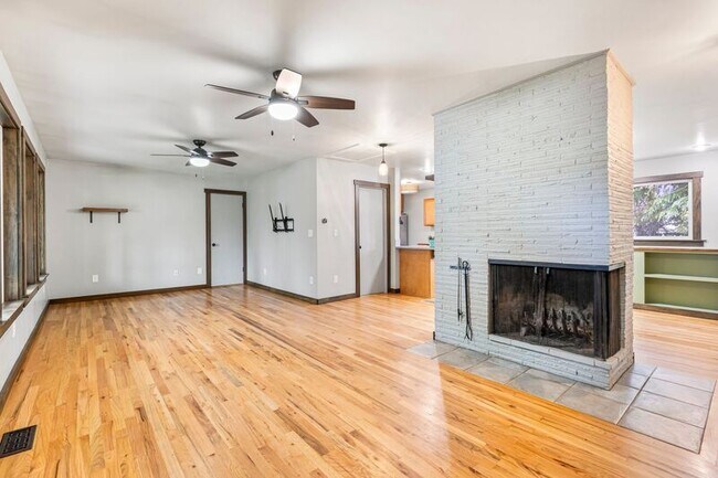 Building Photo - 12507 NE Knott St