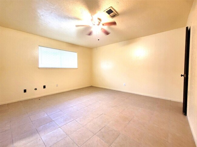 Building Photo - 12811 Stillington Dr