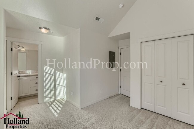 Building Photo - 838 NE Wheelock Pl