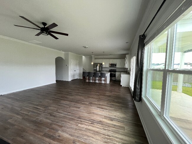 Building Photo - 125 Percheron Dr