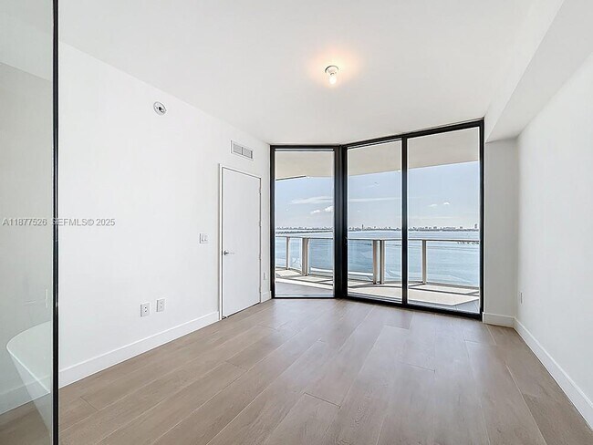 Building Photo - 700 NE 24th St