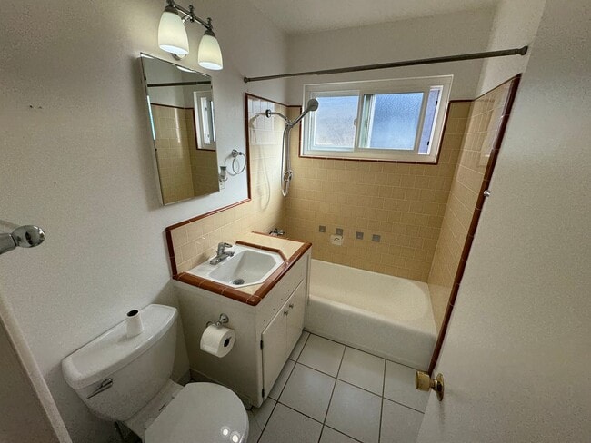 Building Photo - 3 Bedroom Single Level Home in Foothills o...