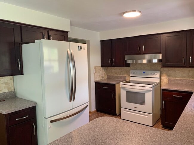 Building Photo - Renovated 3 Bedroom Single Family Home