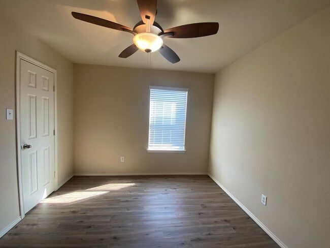 Building Photo - 2101 Crestwind Ct