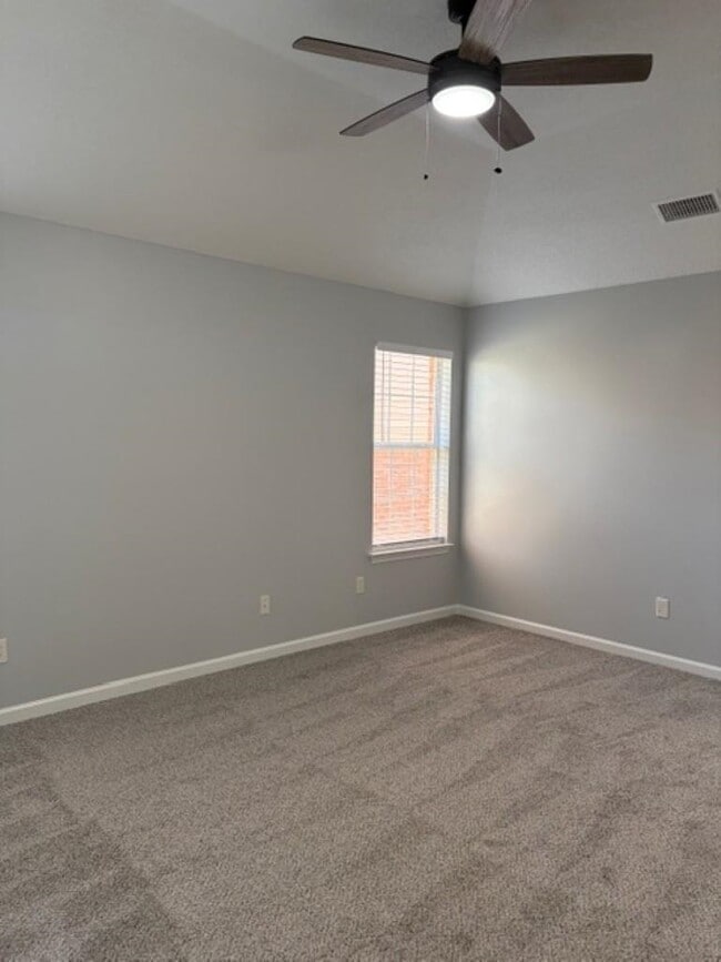 Building Photo - 1139 Breezy Valley Dr